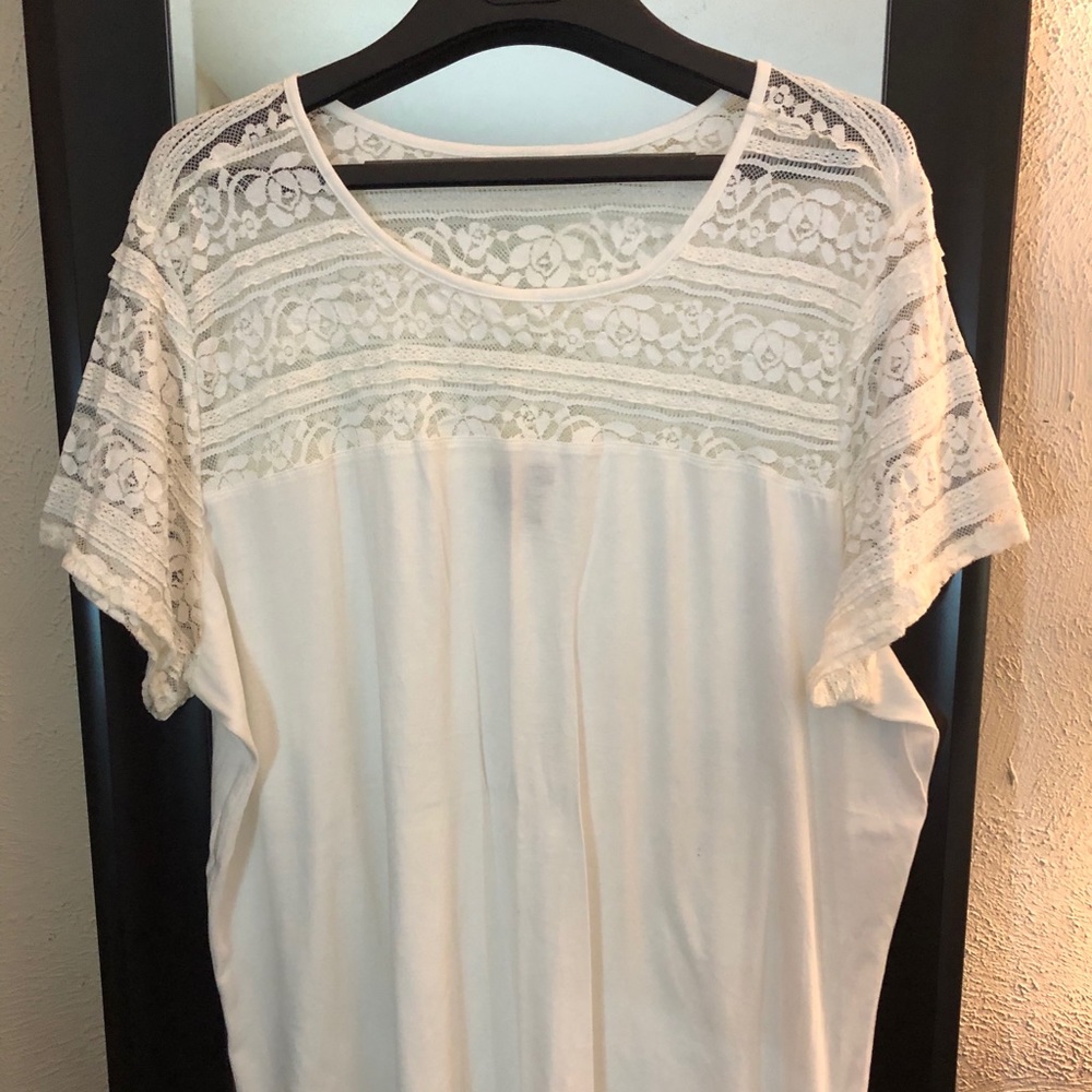 Laced cream colored t-shirt